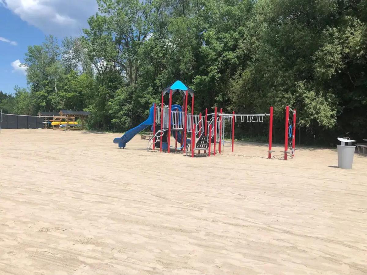 Innisfil Pet Friendly Condos At Friday Harbour מראה חיצוני תמונה
